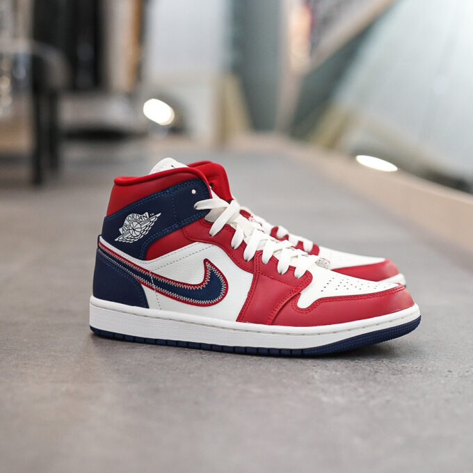 Air Jordan 1 Mid USA 2022 (W)