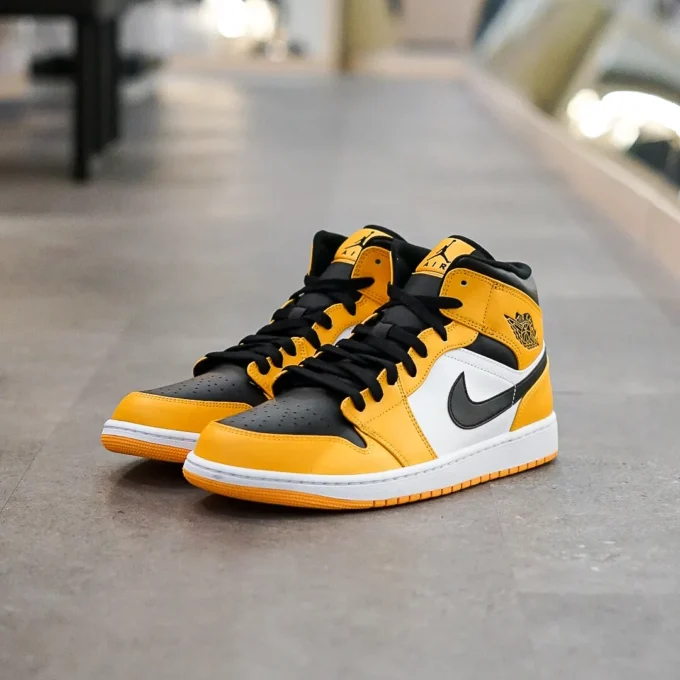 sepatu jordan warna kuning tampak samping