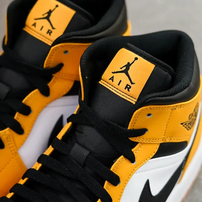 sepatu jordan warna kuning tampak samping