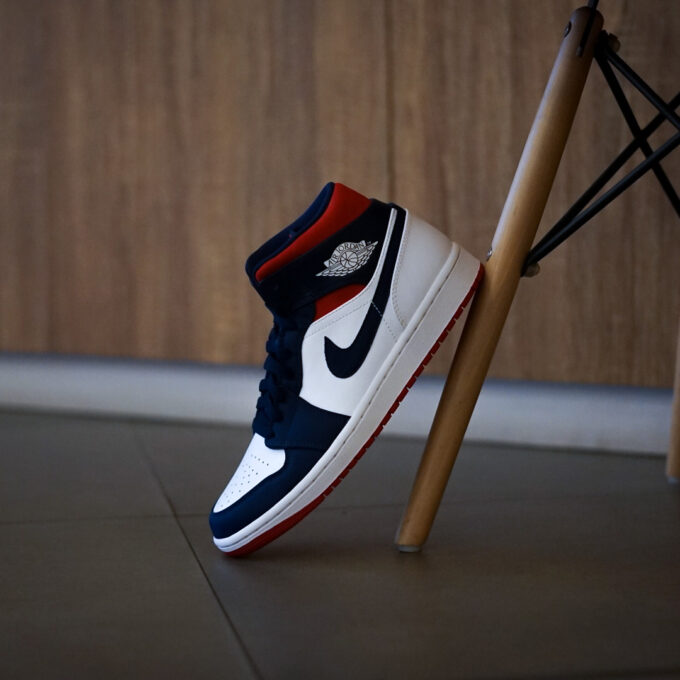 Air Jordan 1 Mid SE USA