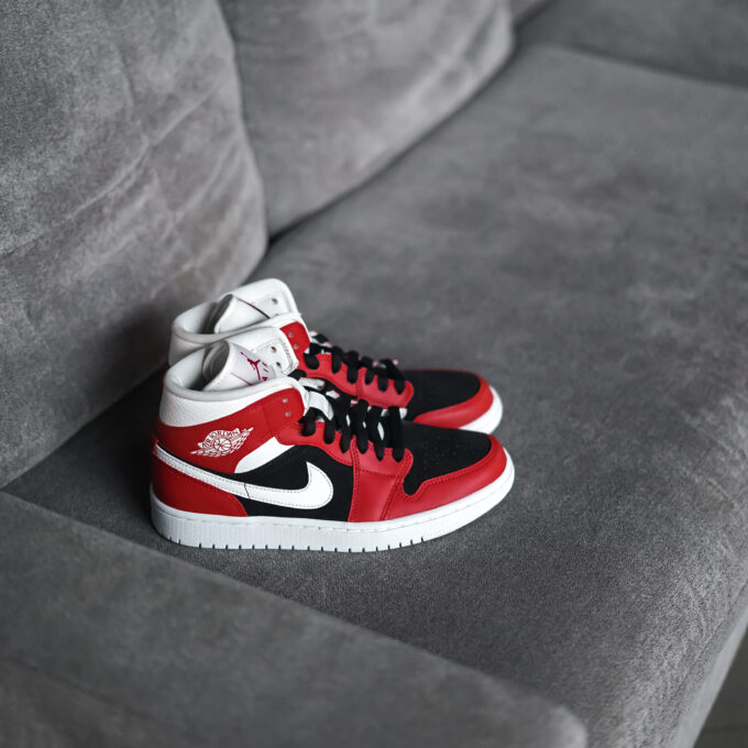 Air Jordan 1 Mid Gym Red Black (W)