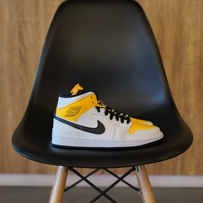 Air Jordan 1 Mid Laser Orange (W)