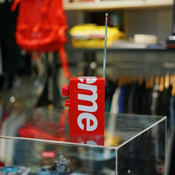 audio speaker warna merah