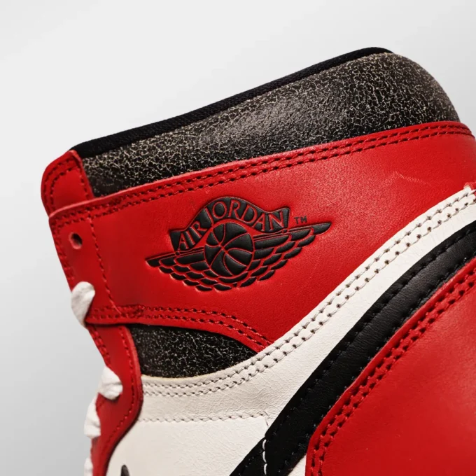 sepatu jordan lost and found warna merah