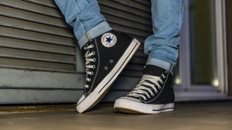 5 Jenis Celana yang Cocok Dipadukan dengan Sepatu Converse