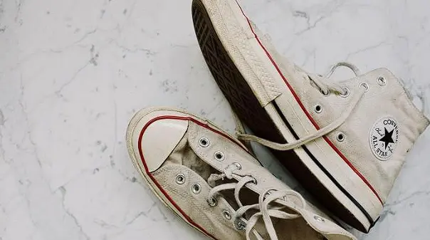 sepatu converse kotor