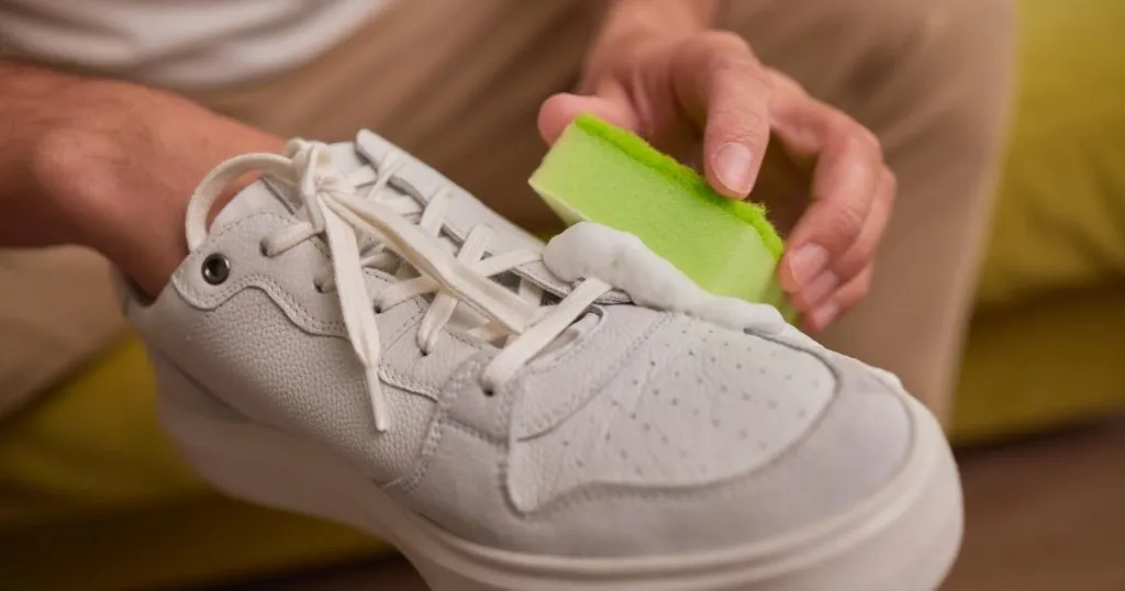 cuci sepatu ventala putih