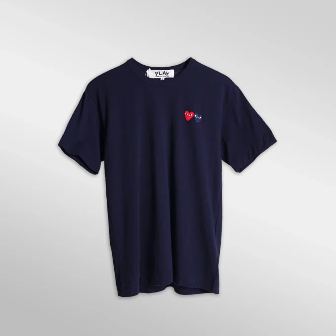 Two Heart Small Embroidered Emblem T-shirt Navy tampak depan