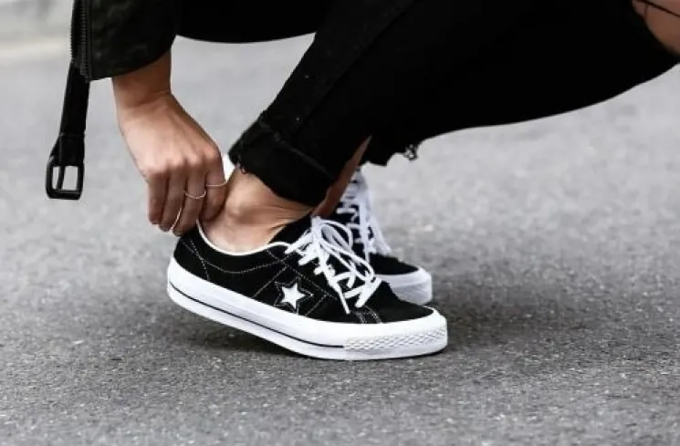 kaos kaki converse