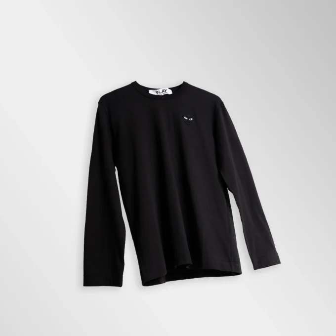 tampak depan crewneck cdg hitam