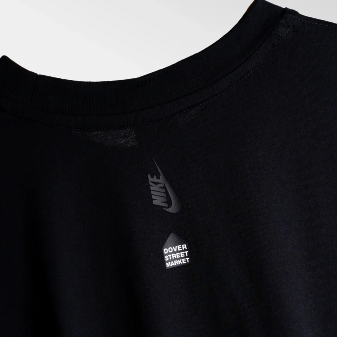 tampak logo dsm nike hitam