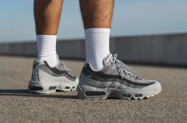 sepatu nike air max 95 on feet