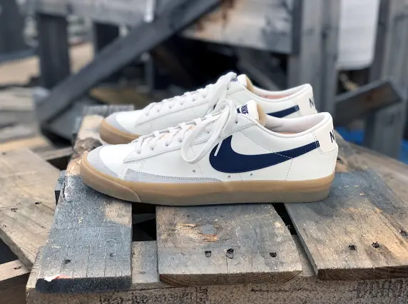 sepatu nike blazer low
