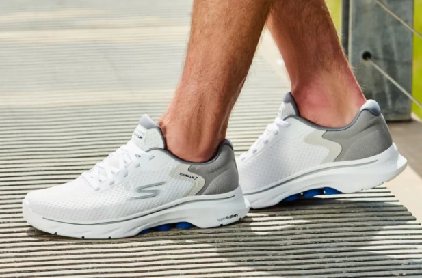 sepatu skechers putih