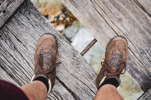 Cara Menghilangkan Jamur Pada Sneakers
